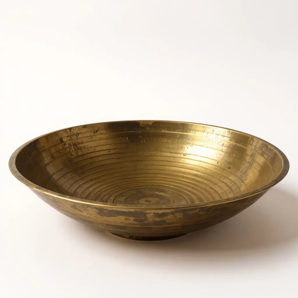 Hammered bowl in antique brass, AI render